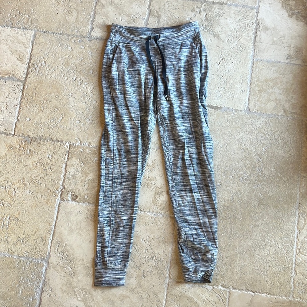 Lululemon Jogger, Size 6, Space grey